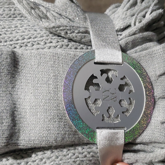 NWT New York & Co. 2-Piece Honeycomb Scarf And Gloves Gift Set - Picture 6 of 6